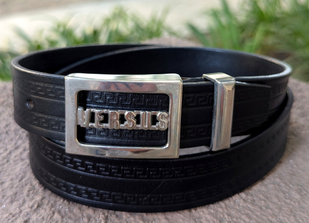 GIANNI VERSACE 90's Silver Buckle Versus Belt Black Leather Size 31 32 33 34 35"